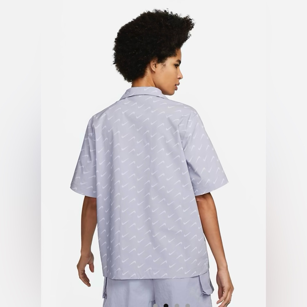Nike Sportswear Everyday Modern Women’s Woven Short-Sleeve Top in Size:M - NWOT - Picture 2 of 12